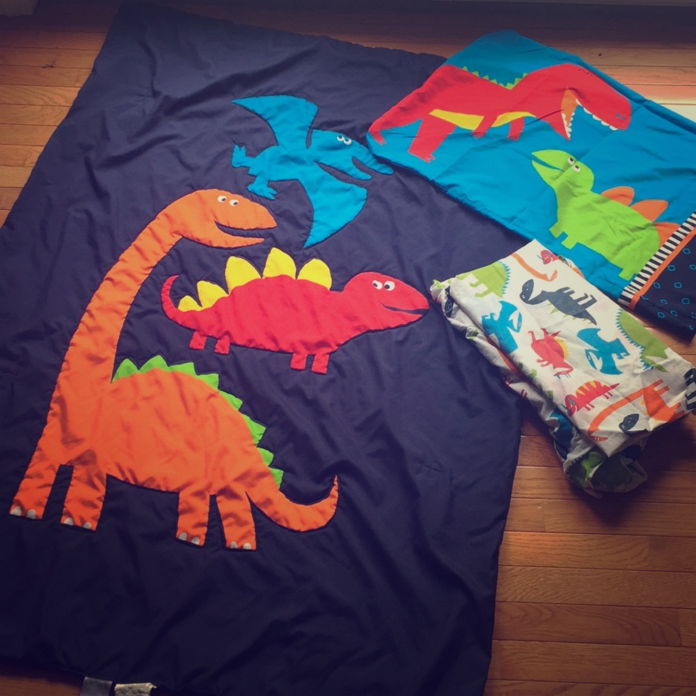 🦕 Carters brand Toddler bedding. Dinosaurs 🦕